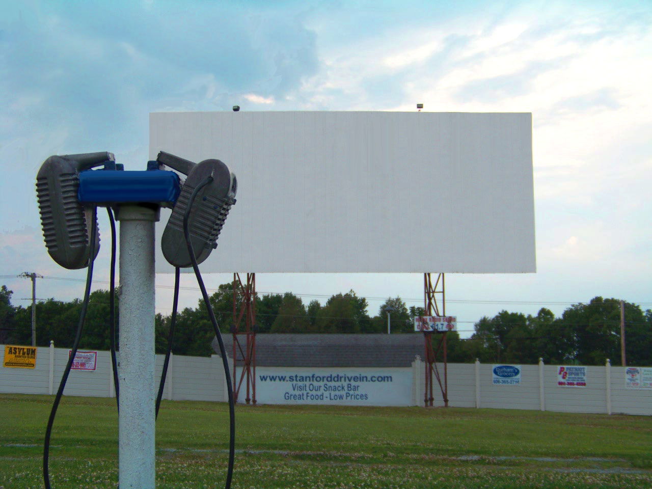 DRIVE-INS NEAR ME | STANFORD, KY - MOVIE SHOWTIMES